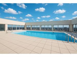 VUE PANORAMIQUE SUR PARIS  BALCON 25 M²  PISCINES