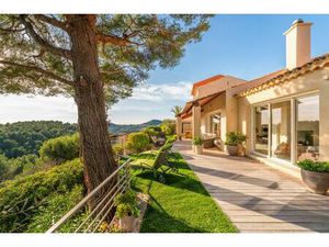 Vente Maison de luxe Saint-Cyr-sur-Mer 5 Pièces 150 m² <meta name="description" content="E