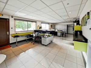 Local commercial 3 pièces 100 m² à vendre / acheter cesson 77240 ? | ERA Immobilier