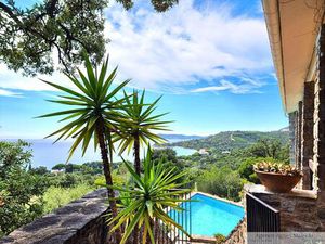 Villa d’Architecte Vue Panoramique sur les Îles d’Or