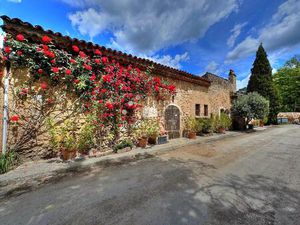 À vendre – Ancien moulin du XVIIIe siècle entièrement rénové avec jardin  piscine et accès