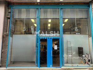 Location Local commercial 182m²