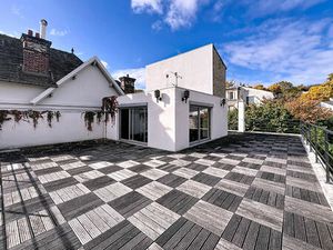 Maison 7 pièces 230 m² à vendre / acheter suresnes 92150 ? | ERA Immobilier