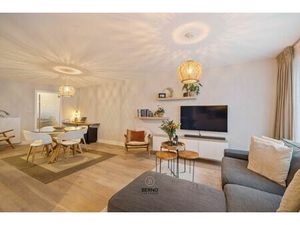 IN OPTIE! Knap gerenoveerd appartement mét garage