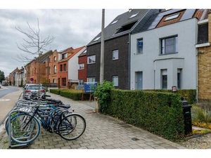Energiezuinige woning met tuin (en 2 staanplaatsen).