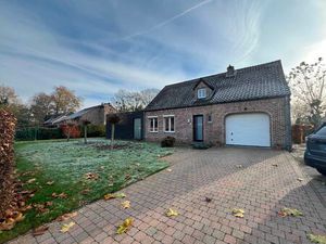 Instapklare  volledig gerenoveerde droomwoning met 3 slaapkamers  inpandige garage en prac