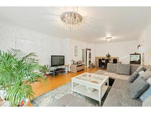 3 slaapkamer appartement  ondergrondse staanplaats & kelder