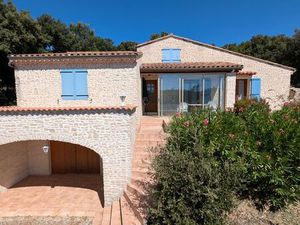 Maison provençale avec piscine et dépendances