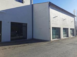 À LOUER Local commercial 300 m2 + 93 m2 Draguignan Ax
