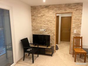 Appartement meublé  rénové avec jardinet et terrasse