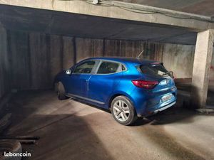 Place de parking dans garage fermé