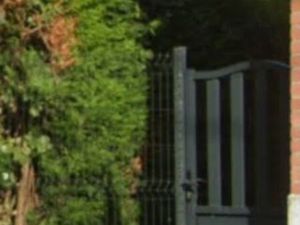 Maison semi mitoyenne dans quartier résidentiel