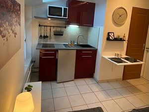 Studio 15m2 indépendant et tout équipé ( TV  Lave linge  etc)