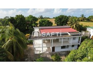 Vente maison 4 pièces 254 m² à Le francois (97240)  346 000 €