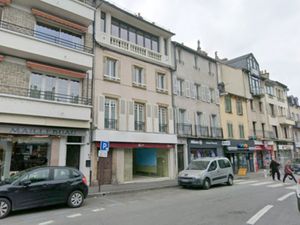 Location local commercial 94m2 Espalion 12500 - 700 € - Surface Privée