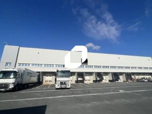 Surface logistique avec quais à louer