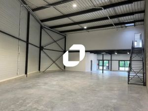 A LOUER  TRES BONNE VISIBILITE - LOCAUX NEUFS