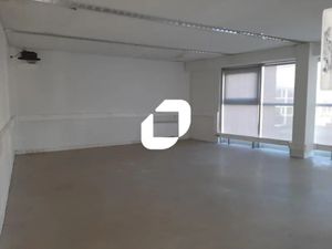 Bureaux à proximité du RER D