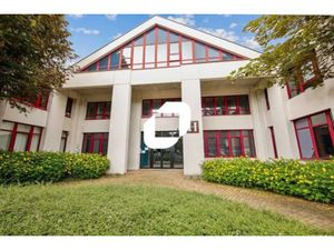 Bâtiment rénové à vendre