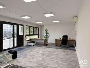 Location Bureaux et commerces à Toulon (83000) : à louer / 77m² Toulon