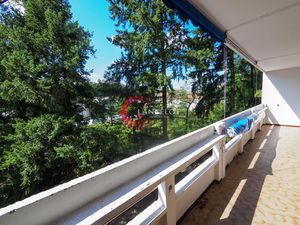 Appartement 3/4 pièces à rafraîchir avec balcon. Parking et