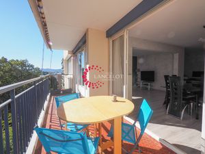 4 pièces rénové avec trois chambres. Balcon à vivre au calm