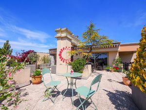 Roof top 133 m2 avec terrasse ciel ouvert 75 m2. Vue monts