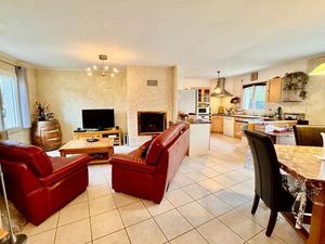 Maison 4 chambres  dépendances et grand terrain