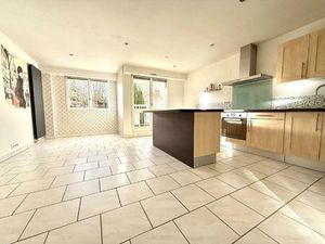 Appartement F2 de 41 m2 avec Balcon  Parking  Cave