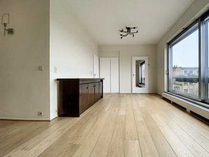 Studio très lumineux proximité Place Stéphanie