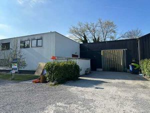 Entrepôt + espace bureau séparé !