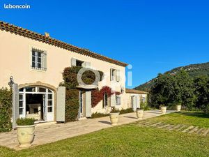 Mas 6 pièces 261 m²