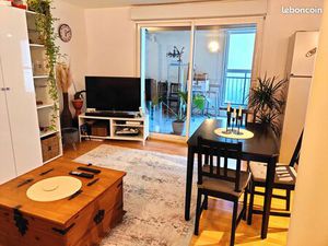 T3 Chartrons avec garage et grande véranda (1er étage)