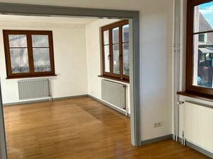 Maison 7 pièces avec cour et dépendance