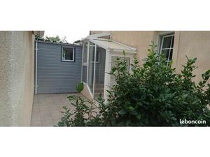 Maison avec terrasse et dépendance et stationnement