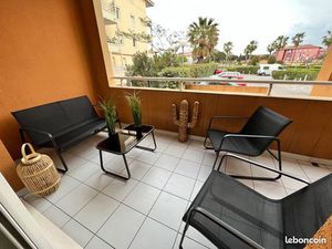 T2 avec clim  terrasse  parking et Wifi