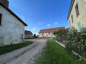 Maison de caractère sur vaste parc arboré  et corps de ferme  le tout sur 2 3 ha