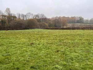 Vente terrain 2100 m² à Nontron (24300)  15 000 €