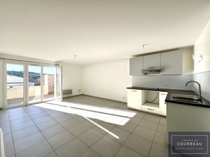 GRABELS VILLAGE T3 TRAVERSANT AVEC TERRASSE ET DOUBLE GARA