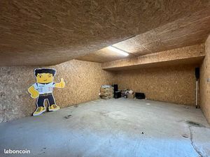 Parking/box 2 pièces 62 m²