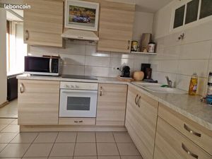 T2 meublée  cour  cave  proche du centre