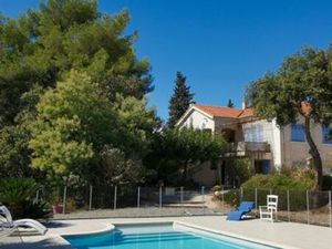 Hyères F3 jardin piscine parking