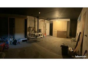 Cave/Local 35m2 dans immeuble haute de gamme