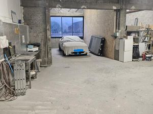 HANGAR de 250 m² - Idéal pour stockage ou activités professionnelles