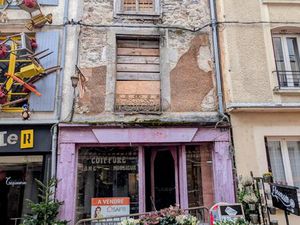 Immeuble à rénover avec beau potentiel