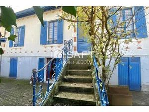 Maison de charme située à l'Aiguillon sur le bassin d'Arcachon à deux pas de toutes les co