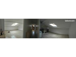 T3 Sous toit 80m² au sol Calme Chauffage Eco Parking priv