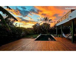 Villa d'architecte à terre sainte 140m2  T4  terrain 564m2 avec piscine