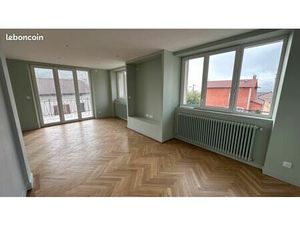 Allègre  cité de caractère T5 à louer