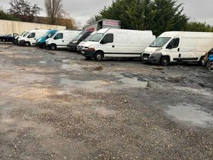 Terrain securese avec gardien sur place et camera survaience surface totale16000mcarre pou